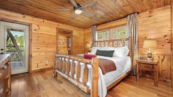 4 室のベッドルーム、セーフティボックス (室内)、デスク、アイロン / アイロン台