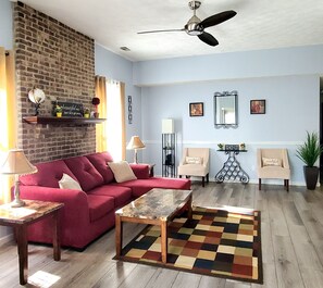 Smart TV - Cozy 3 bedroom house (Indianapolis)