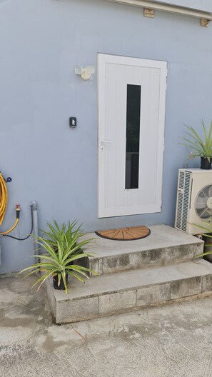 Exterior detail - Studio #2, 5 Min to Eagle Beach (Oranjestad)