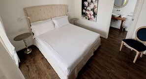 Deluxe Double | 高級寢具、羽絨被、記憶棉床墊、迷你吧