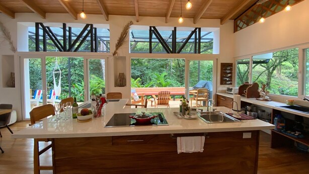 Coffee/tea maker, fridge, microwave, oven - SAMARA - Stunning 2 bedroom House 15 min from the Beach. (Sámara)