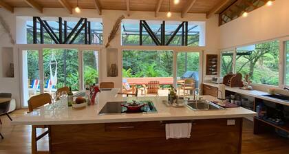 SAMARA - Stunning 2 bedroom House 15 min from the Beach.