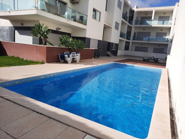 Outdoor pool - Mandala House (Albufeira)