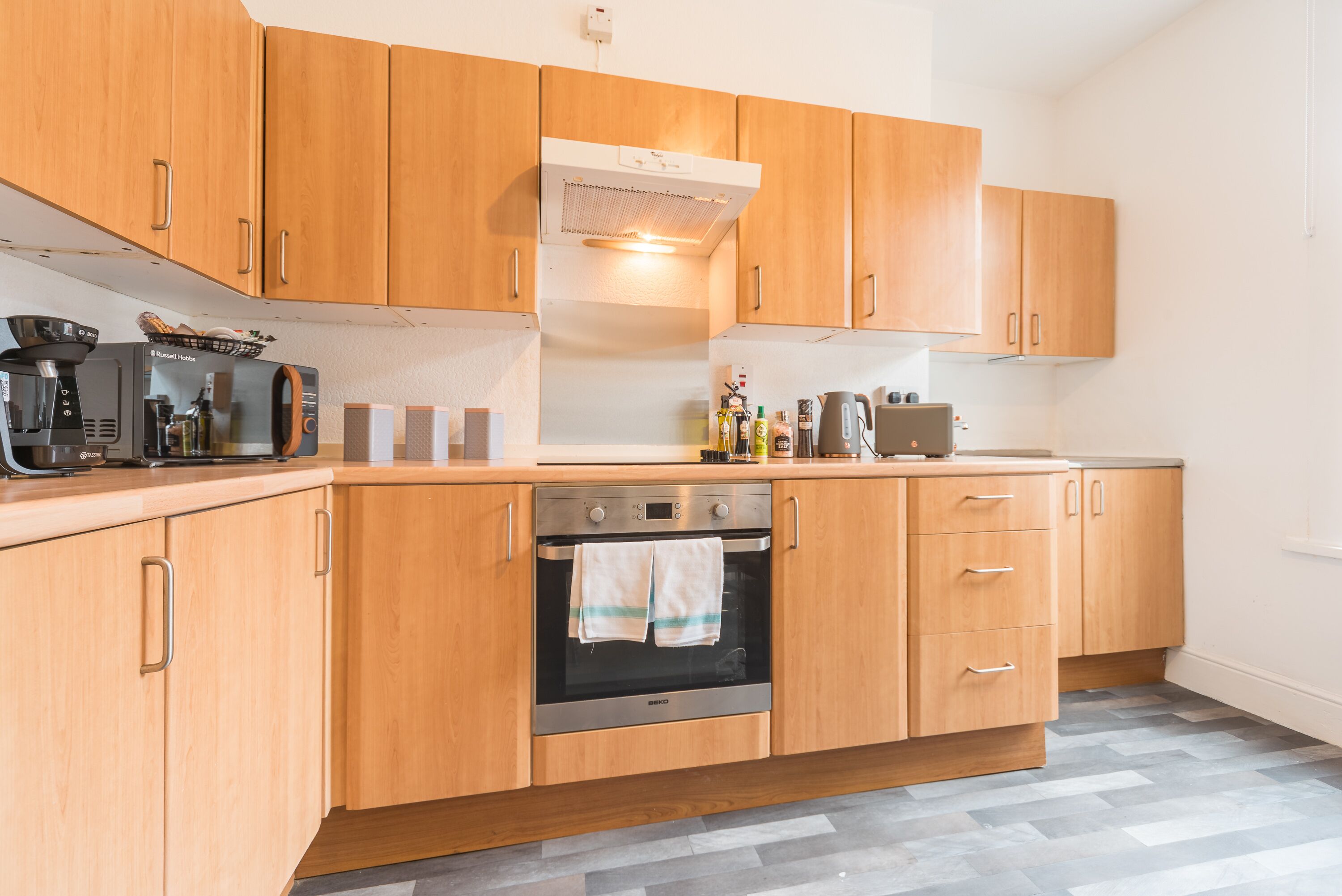 Fridge, microwave, oven, coffee/tea maker