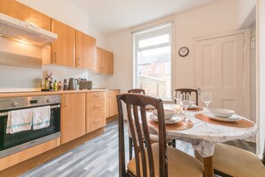 Fridge, microwave, oven, coffee/tea maker