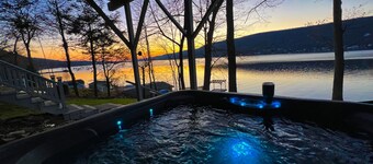 Luxury Lakefront | Beach • Hot Tub • Dock