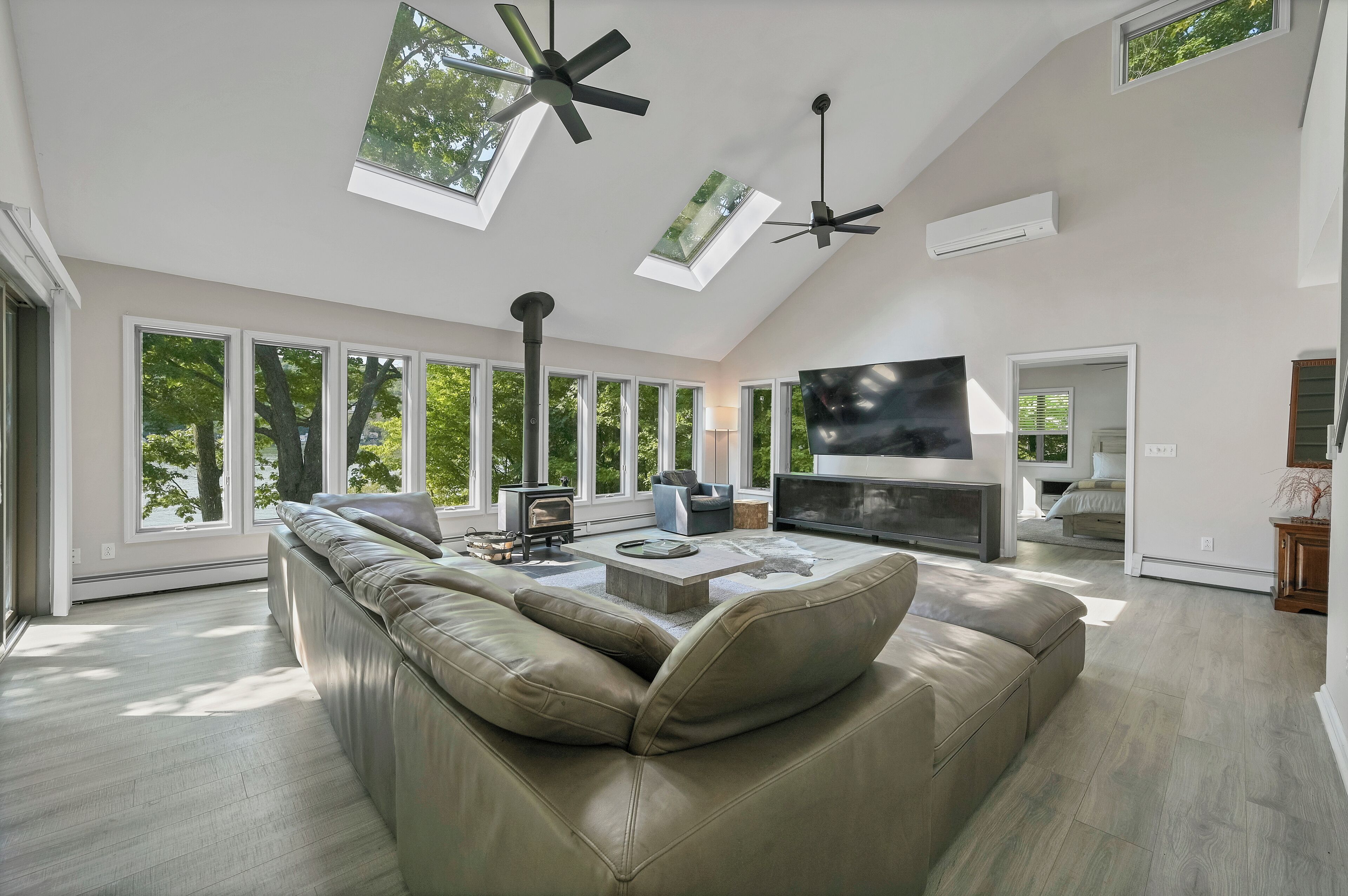 Smart TV, fireplace, offices