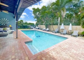 Outdoor pool, a heated pool - Luxury Resort Oasis & Heated Pool (Miami)