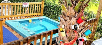 Good Times! Beach cottage with hot tub, walk to beach! Unique amenities! 