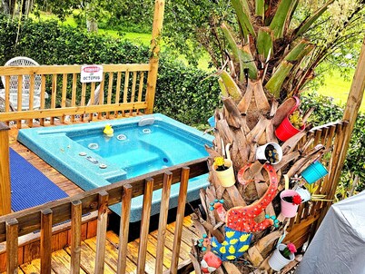 Good Times! Beach cottage with hot tub, walk to beach! Unique amenities! 