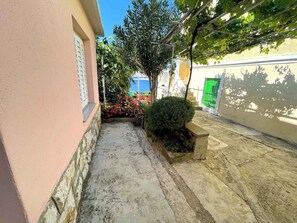 Property grounds - Studio with terrace and air conditioning (Jadranovo)