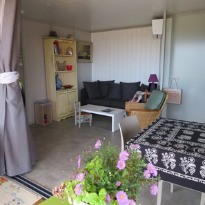 TV, table football, ping pong, books