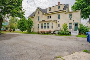 Exterior - Cozy 3BR | Pet Friendly | Near Portland | Parking (Westbrook)