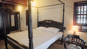 4 bedrooms, desk, free WiFi