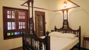 4 bedrooms, desk, free WiFi