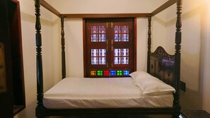 4 bedrooms, desk, free WiFi