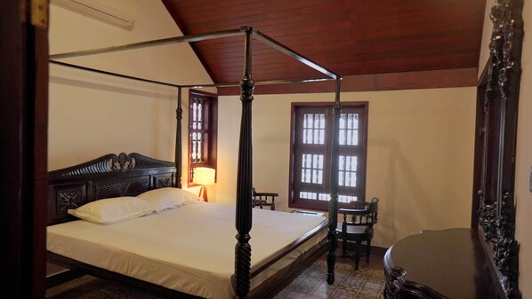 4 bedrooms, desk, free WiFi