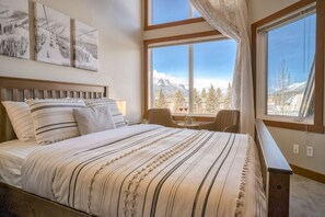 2 Schlafzimmer, Schreibtisch, Bügeleisen/Bügelbrett, Reisekinderbett