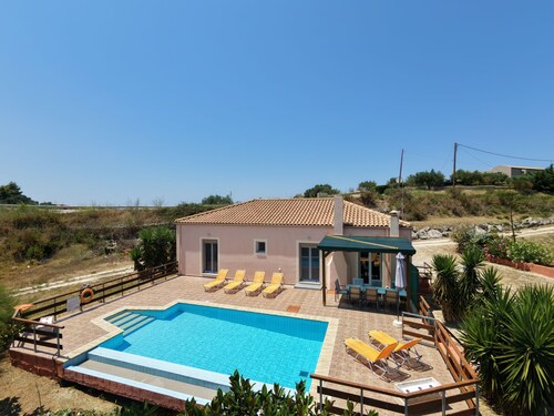 Villa Karavaki - 3 bedroom family villa close to Xi resort’ and Lixouri town