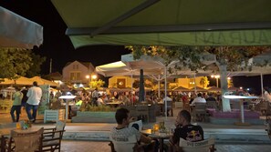 Outdoor dining - Villa Karavaki - 3 bedroom family villa close to Xi beach and Lixouri town (Mantzavinata)