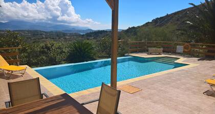 Villa Karavaki - 3 bedroom family villa close to Xi beach and Lixouri town