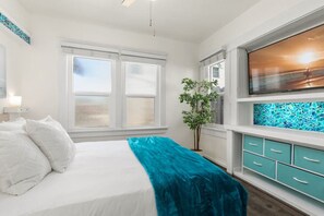 2 bedrooms, desk, iron/ironing board, free WiFi - Charismatic Sea Cottage Near Beach & Entertainment (Long Beach)