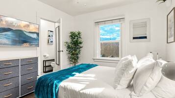 2 bedrooms, desk, iron/ironing board, free WiFi