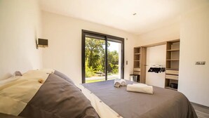 A bedroom with a bed, a wardrobe, and a view of the outdoors. - ★★La Magnifique★★Piscine/Spacieux/Paisible (LE CANNET)