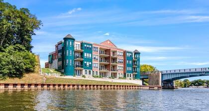 Downtown Waterview Condo at Edgewater