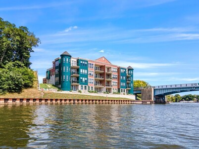 Downtown Waterview Condo at Edgewater