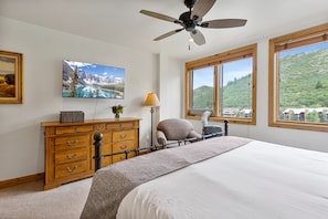 Tabla de planchar con plancha, wifi y ropa de cama