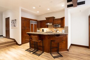 冷蔵庫、電子レンジ、オーブン、食器洗い機