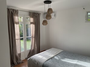 3 chambres, coffres-forts dans les chambres, fer et planche Ă repasser