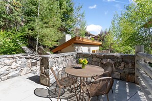 Outdoor dining - Pine Inn at Trail's End Lodge - Two Bedroom Residence with Spa #7 by Deer Valley Resort (Park City)