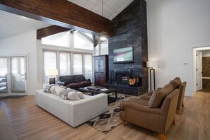 Smart-tv en een open haard