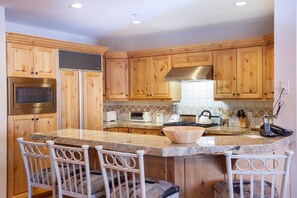 Fridge, microwave, oven, coffee/tea maker