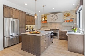 Réfrigérateur, micro-ondes, four, lave-vaisselle