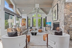 TV connectée, cheminée