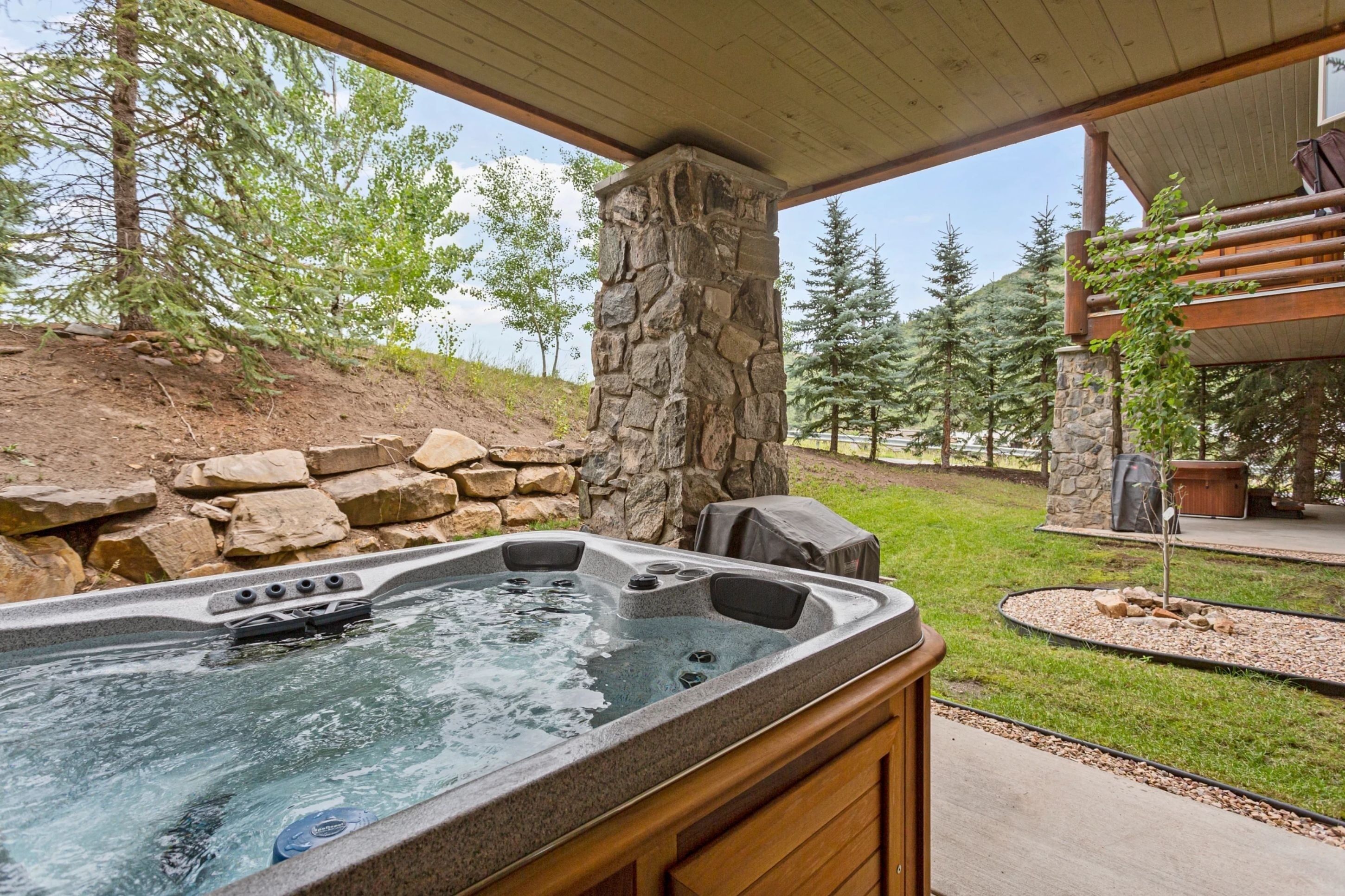 Outdoor spa tub