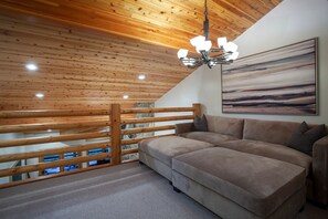 TV, fireplace - Trail's End Lodge at Deer Valley Resort - Four Bedroom Residence with Space #504 (Park City)