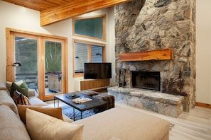 TV, fireplace - Trail's End Lodge at Deer Valley Resort - Four Bedroom Residence with Space #504 (Park City)