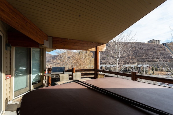 Outdoor dining - Trail's End Lodge at Deer Valley Resort - Four Bedroom Residence with Space #504 (Park City)