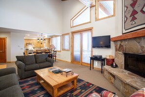 TV, fireplace