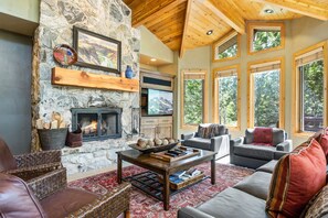 TV, fireplace