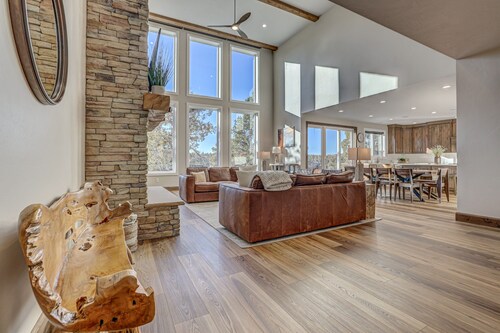 Zion Border 3,475 sq ft Retreat – 5BR En-Suite Baths, Trails & Canyon Views