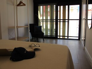 2 slaapkamers, een strijkplank/strijkijzer, gratis wifi, beddengoed