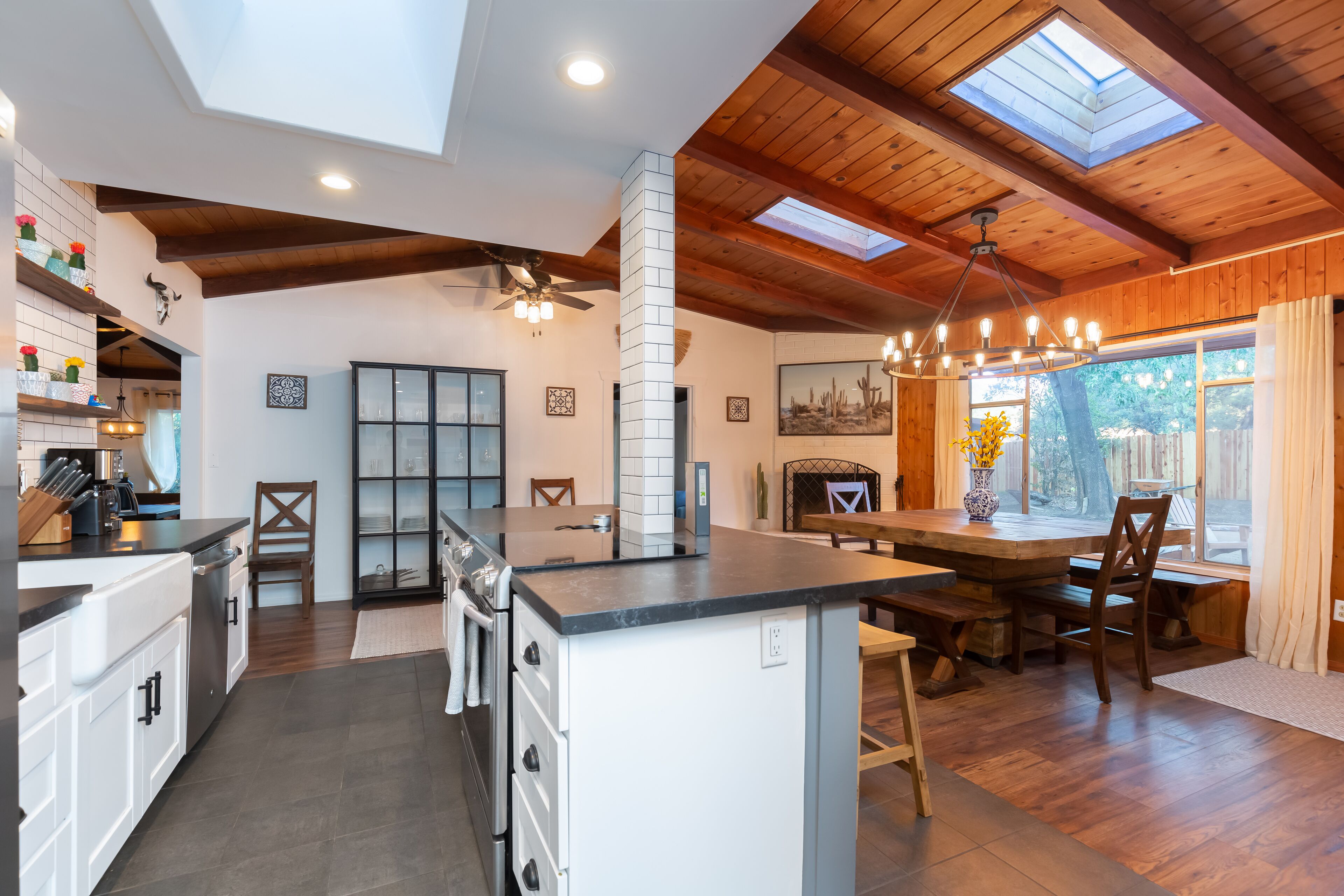 Private Modern Country Farmhouse - 2 Acres