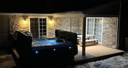 3BR Cozy Country Cabin w/ Hot Tub near Penns Creek