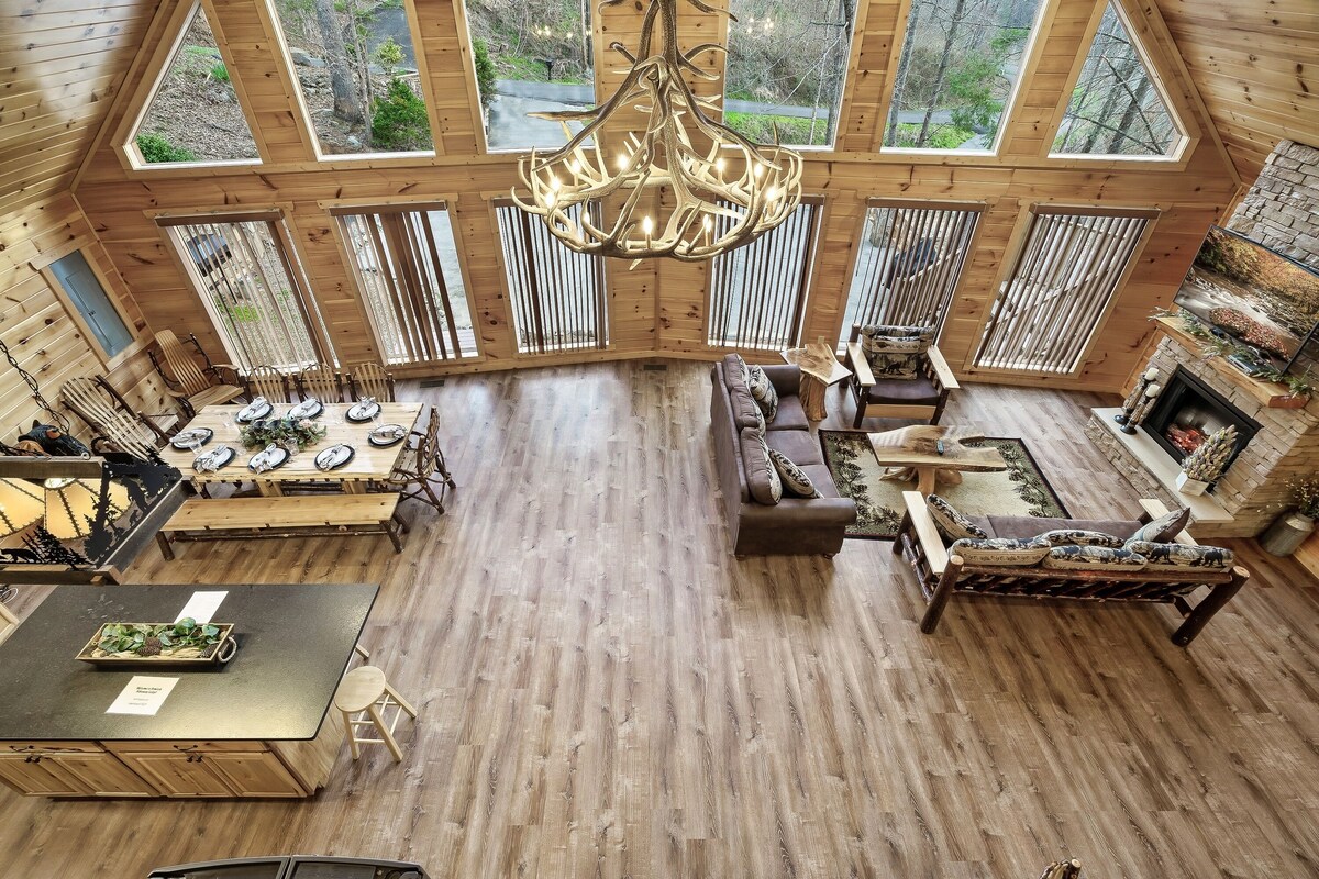 Photo 62 of Great location! King Suites Arcades Theater Hot tub