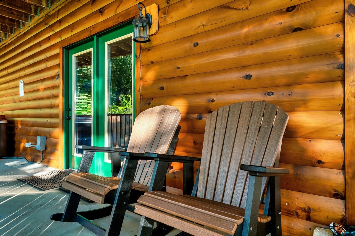 Photo 83 of Great location! King Suites Arcades Theater Hot tub